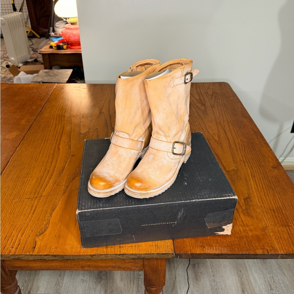 BRAND NEW! Frye Veronica Short Boot - Picture 2 of 10
